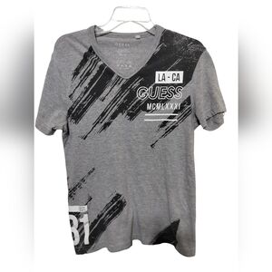 2330) Guess V neck LA - CA 1981 Short Sleeve Graphic Tee Size Medium